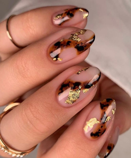 nail-trend-tortoise-shell-gold-leaf-manicure