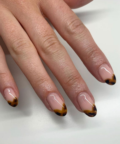 nail-trend-tortoise-shell-manicure-french