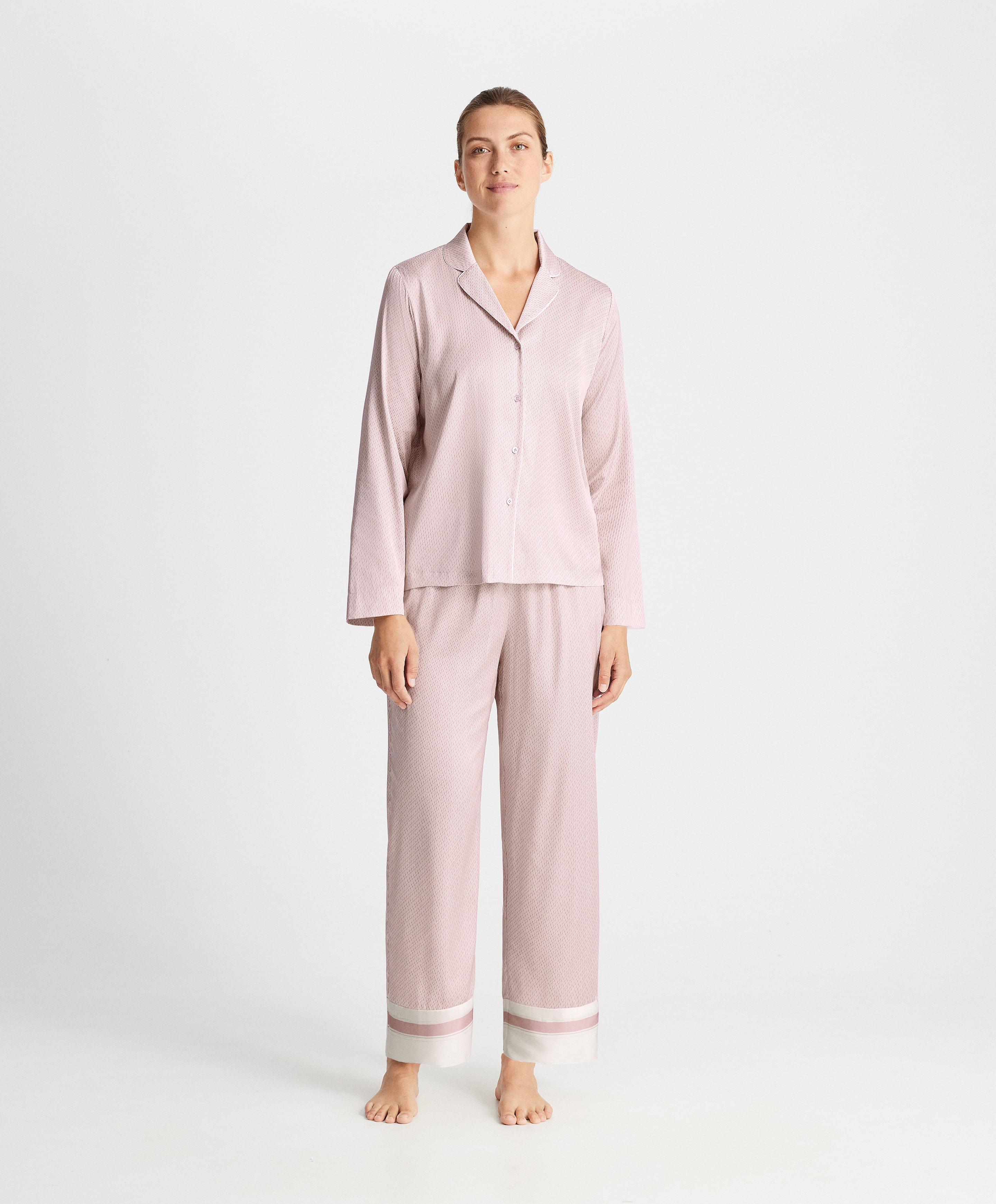 oysho-satin-pink-pyjama-set