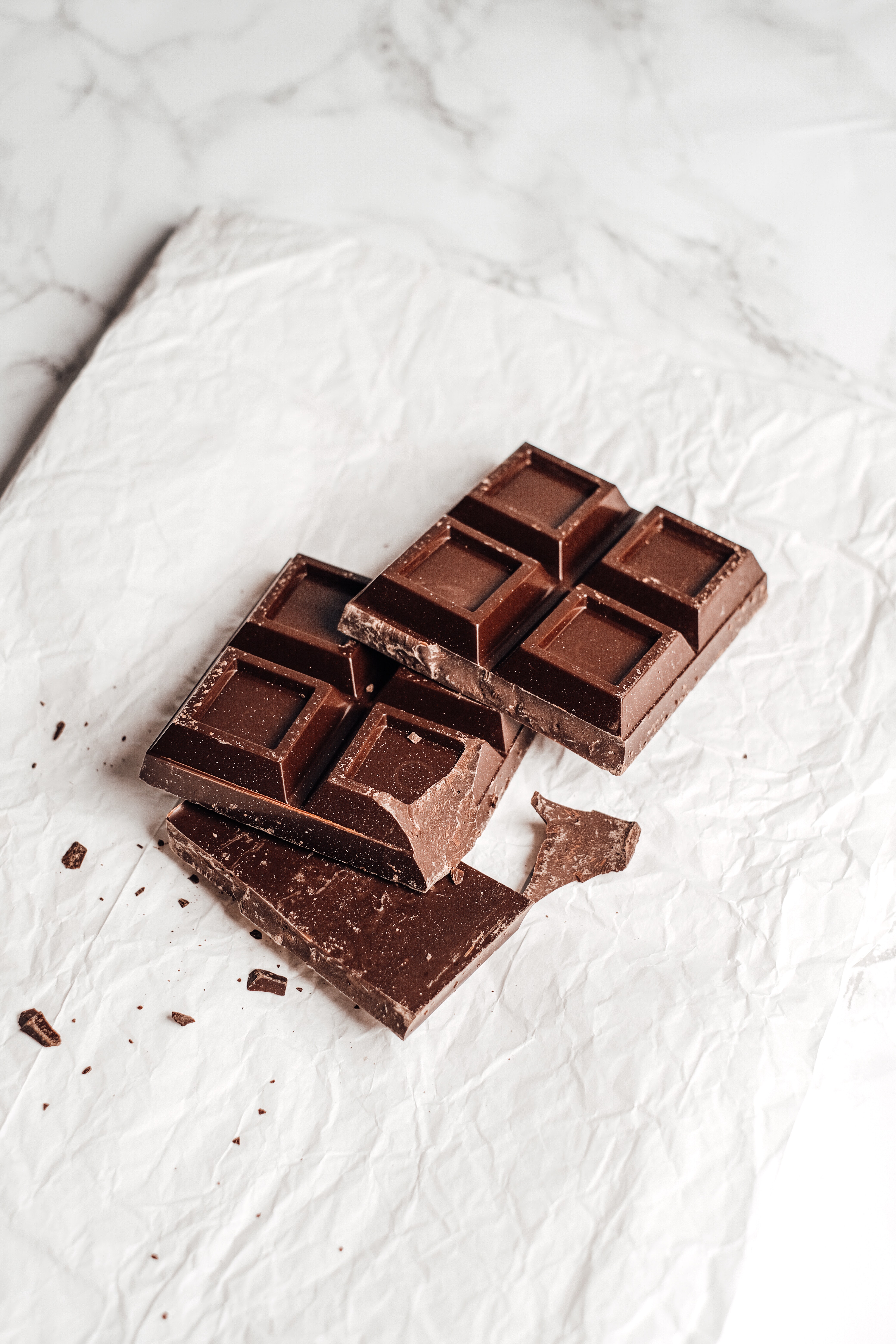dark-chocolate-eating-for-your-menstrual-cycle-nutrition