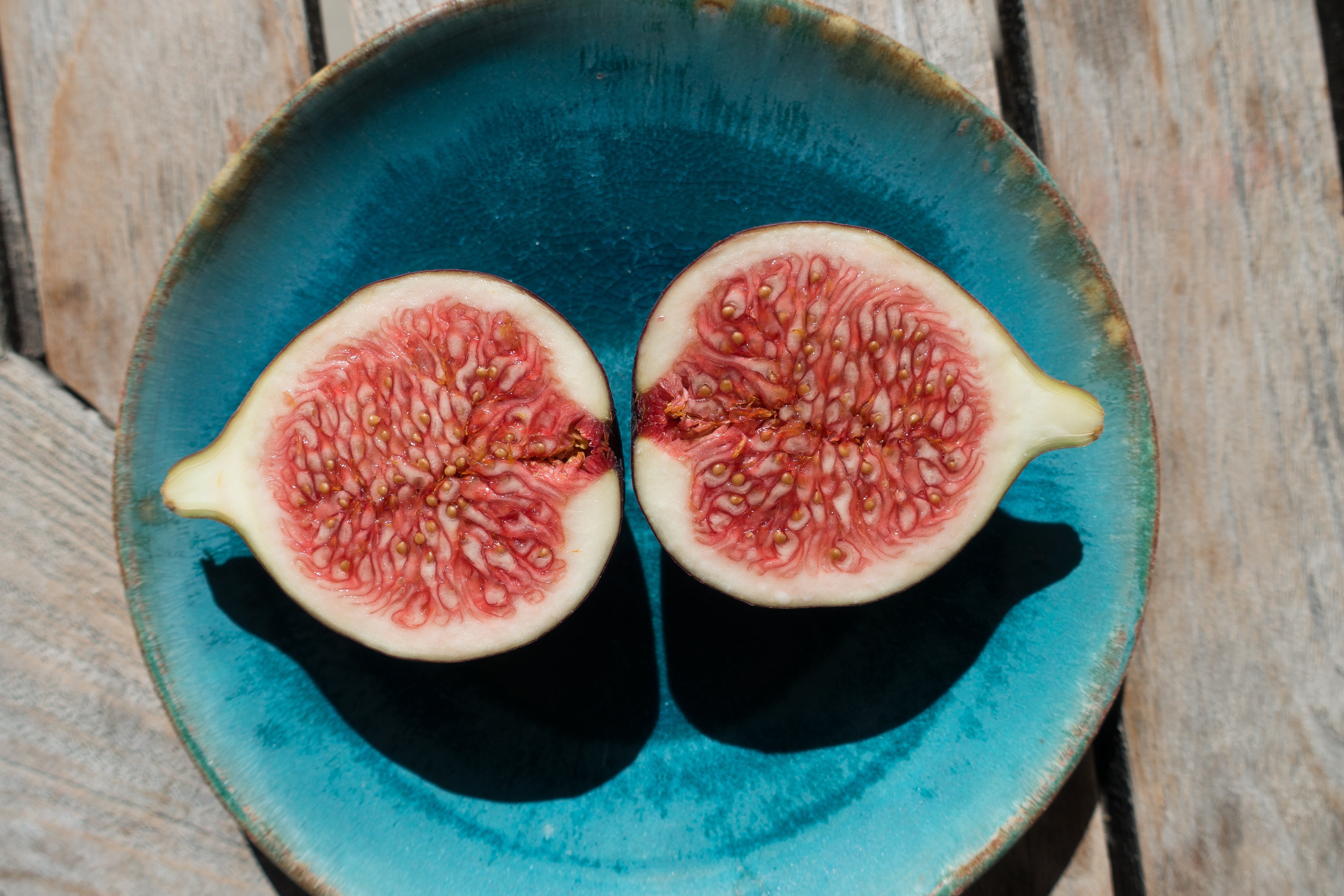open-figs-on-plate-eating-for-your-menstrual-cycle